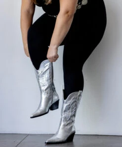 RYLAND EXTRA WIDE CALF BOOTS SILVER DISTRESSED LEATHER(Ryland Extra Wide Calf Boots Silver Distressed Leather) 31 RYLAND EXTRA WIDE CALF BOOTS SILVER DISTRESSED LEATHER(Ryland Extra Wide Calf Boots Silver Distressed Leather) -Dolce Vita 17 6475746b b262 4f23 8722 a1f784a9bdc6