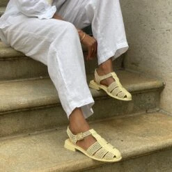 HOLIS 3D SANDALS LT YELLOW(3d Holis Sandals Lt Yellow) -Dolce Vita 40Remonia HILOS 3D WOVEN BUTTER YELLOW 2