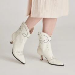 ANGEL BOOTIES WHITE LEATHER(Angel Booties White Leather) -Dolce Vita DOLCEVITA BOOTIES ANGEL IVORYLEATHER ONFOOT 01