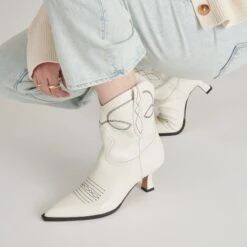 ANGEL BOOTIES WHITE LEATHER(Angel Booties White Leather) -Dolce Vita DOLCEVITA BOOTIES ANGEL IVORYLEATHER ONFOOT 04
