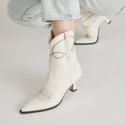 ANGEL BOOTIES WHITE LEATHER(Angel Booties White Leather) -Dolce Vita DOLCEVITA BOOTIES ANGEL IVORYLEATHER ONFOOT 05