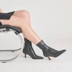 Dolce Vita ARYA BOOTS BLACK LEATHER(Arya Boots Black Leather) -Dolce Vita DOLCEVITA BOOTIES ARYA BLACKLEATHER ONFOOT STANDARD 02 5184e319 dc58 48e0 8809 b65209fc098b