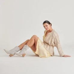 JESSEY FLORAL BOOTS LIGHT BLUE NUBUCK(Jessey Floral Boots Light Blue Nubuck) -Dolce Vita DOLCEVITA BOOTS JESSEYFLORAL LIGHTBLUENUBUCK ONFOOT 02