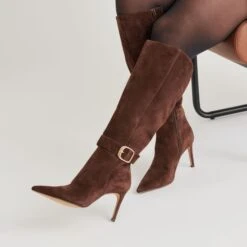KINZY WIDE CALF BOOTS DK BROWN SUEDE(Kinzy Wide Calf Boots Dk Brown Suede) 18 KINZY WIDE CALF BOOTS DK BROWN SUEDE(Kinzy Wide Calf Boots Dk Brown Suede) -Dolce Vita DOLCEVITA BOOTS KINZYWIDECALF DKBROWNSUEDE ONFOOT 03 1