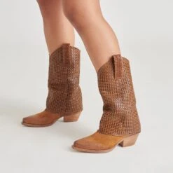 MAVRIK BOOTS CHESTNUT SUEDE(Mavrik Boots Chestnut Suede) -Dolce Vita DOLCEVITA BOOTS MAVRIK CHESTNUTSUEDE ONFOOT 02