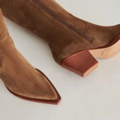 Dolce Vita RAJ WIDE CALF BOOTS BROWN SUEDE(Raj Wide Calf Boots Brown Suede) 26 Dolce Vita RAJ WIDE CALF BOOTS BROWN SUEDE(Raj Wide Calf Boots Brown Suede) -Dolce Vita DOLCEVITA BOOTS RAJ BROWNSUEDE DETAILS 04 29a20f56 7c90 48e1 83b1 24a27399cdd6