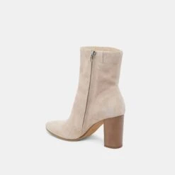 SUZY BOOTIES TAUPE SUEDE(Suzy Booties Taupe Suede) -Dolce Vita DOLCEVITA BOOTS SUZY TAUPE SUEDE 09 061dd9a9 5b9c 4207 a43f 410946904ee4
