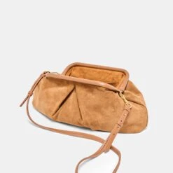 SAHARA CLUTCH COGNAC SUEDE(Sahara Clutch Cognac Suede) 8 SAHARA CLUTCH COGNAC SUEDE(Sahara Clutch Cognac Suede) -Dolce Vita DOLCEVITA CLUTCH SAHARA COGNACSUEDE 3