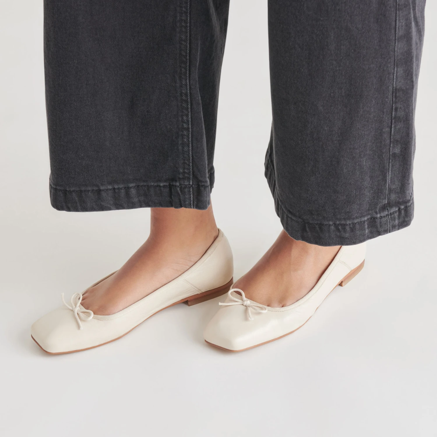 ANISA BALLET FLATS CREME CRINKLE PATENT - Re:vita(Anisa Ballet Flats Creme Crinkle Patent Resale) 2 ANISA BALLET FLATS CREME CRINKLE PATENT - Re:vita(Anisa Ballet Flats Creme Crinkle Patent Resale) - Image 2