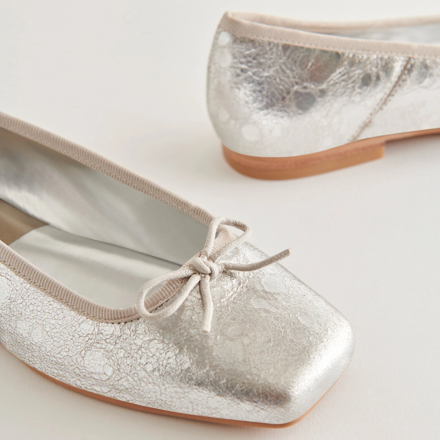 ANISA BALLET FLATS SILVER DISTRESSED LEATHER - Re:vita(Anisa Ballet Flats Silver Distressed Leather Resale) 5 ANISA BALLET FLATS SILVER DISTRESSED LEATHER - Re:vita(Anisa Ballet Flats Silver Distressed Leather Resale) - Image 5