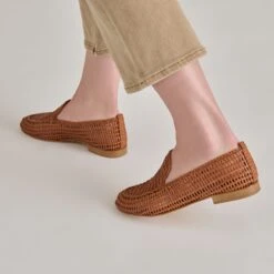 ARMOND FLATS COGNAC WOVEN LEATHER(Armond Flats Cognac Woven Leather) -Dolce Vita DOLCEVITA FLATS ARMOND COGNACWOVENLEATHER ONFOOT 01