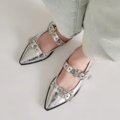 LABELL FLATS SILVER DISTRESSED LEATHER - Re:vita(Labell Flats Silver Distressed Leather Ntu2fox36 Resale) -Dolce Vita DOLCEVITA FLATS LABELL SILVERDISTRESSEDLEATHER ONFOOT 03 cf458825 f3c3 4b7a bd7a 0541b1008df7