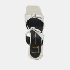 LAVERN SANDALS OFF WHITE CRINKLE PATENT(Lavern Sandals Off White Crinkle Patent) 22 LAVERN SANDALS OFF WHITE CRINKLE PATENT(Lavern Sandals Off White Crinkle Patent) -Dolce Vita DOLCEVITA FLATS LAVERN OFFWHITECRINKLEPATENT 06