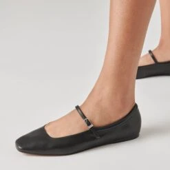 REYES BALLET FLATS BLACK LEATHER(Reyes Flats Black Leather) -Dolce Vita DOLCEVITA FLATS REYES BLACKLEATHER ONFOOT 1