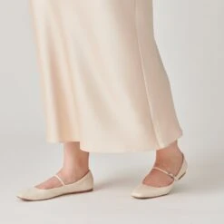 REYES BALLET FLATS IVORY LEATHER(Reyes Flats Ivory Leather) -Dolce Vita DOLCEVITA FLATS REYES IVORYLEATHER ONFOOT 2