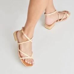 BRINN SANDALS LT NATURAL RAFFIA(Brinn Sandals Lt Natural Raffia) -Dolce Vita DOLCEVITA HEELS BRINN LTNATURALRAFFIA ONFOOT 2