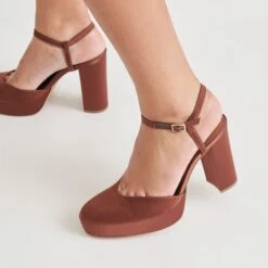 CLAUD HEELS CHOCOLATE SATIN(Claud Heels Chocolate Satin) -Dolce Vita DOLCEVITA HEELS CLAUD CHOCOLATESATIN ONFOOT 01 1