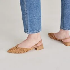 CYNDI FLATS NATURAL WOVEN(Cyndi Flats Natural Woven) -Dolce Vita DOLCEVITA HEELS CYNDI NATURALWOVEN ONFOOT 02
