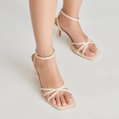 MANJI HEELS BONE PATENT LEATHER(Manji Heels Bone Patent Leather) 14 MANJI HEELS BONE PATENT LEATHER(Manji Heels Bone Patent Leather) -Dolce Vita DOLCEVITA HEELS MANJI BONEPATENTLEATHER ONFOOT 2