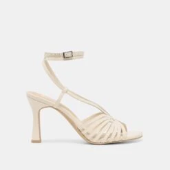 NIVANA HEELS OFF WHITE CRINKLE PATENT(Nivana Heels Off White Crinkle Patent)