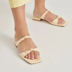 LAVERN SANDALS LIGHT YELLOW CRINKLE PATENT(Lavern Sandals Light Yellow Crinkle Patent) -Dolce Vita DOLCEVITA SANDALS LAVERN LIGHTYELLOWLEATHER ONFOOT 01