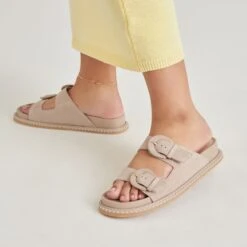 SHAUNY SANDALS DK TAUPE SUEDE(Shauny Sandals Dk Taupe Suede) 15 SHAUNY SANDALS DK TAUPE SUEDE(Shauny Sandals Dk Taupe Suede) -Dolce Vita DOLCEVITA SANDALS SHAUNY DKTAUPESUEDE ONFOOT 03