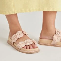 SHERLA SANDALS PRALINE RAFFIA(Sherla Sandals Praline Raffia) -Dolce Vita DOLCEVITA SANDALS SHERLA PRALINERAFFIA ONFOOT 03