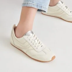 DELANY SNEAKERS OFF WHITE LEATHER(Delany Sneakers Off White Leather) 14 DELANY SNEAKERS OFF WHITE LEATHER(Delany Sneakers Off White Leather) -Dolce Vita DOLCEVITA SNEAKERS DELANY OFFWHITELEATHER ONFOOT 02