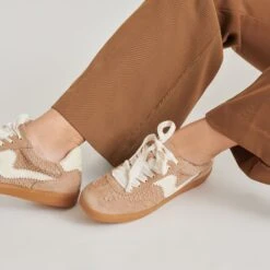 NOTICE EYELET PERF SNEAKERS CAMEL SUEDE(Notice Eyelet Perf Sneakers Camel Suede) -Dolce Vita DOLCEVITA SNEAKERS NOTICEEYELETPERF CAMELSUEDE ONFOOT 02