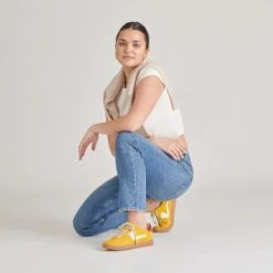 NOTICE SNEAKERS MUSTARD SUEDE(Notice Sneakers Mustard Suede) -Dolce Vita DOLCEVITA SNEAKERS NOTICE MUSTARDSUEDE ONFOOT