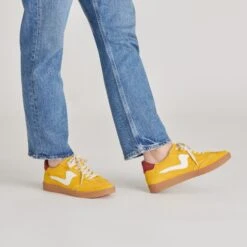 NOTICE SNEAKERS MUSTARD SUEDE(Notice Sneakers Mustard Suede) -Dolce Vita DOLCEVITA SNEAKERS NOTICE MUSTARDSUEDE ONFOOT 02