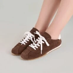 SERINA SNEAKERS DK BROWN SUEDE(Serina Sneakers Dk Brown Suede) -Dolce Vita DOLCEVITA SNEAKERS SERINA DKBROWNSUEDE ONFOOT 02