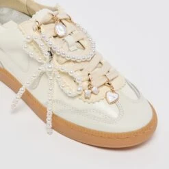 Dolce Vita NOTICE SNEAKERS WHITE + PEARL CHARM BUNDLE(Notice Sneakers White Leather Pearl Charm Bundle)