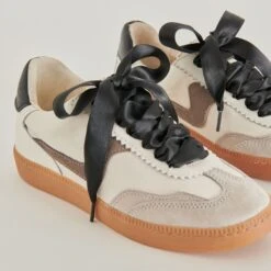 SATIN LACE BLACK(Satin Lace Black) -Dolce Vita DV Styled laces 10 23 2433925