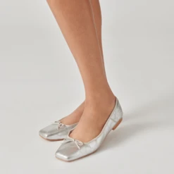 Dolce Vita ANISA BALLET FLATS SILVER DISTRESSED LEATHER(Anisa Ballet Flats Silver Distressed Leather) -Dolce Vita webimage 95E13746 3E08 439D 857CD84CA2549B28
